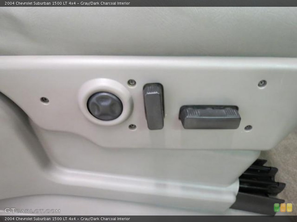 Gray/Dark Charcoal Interior Controls for the 2004 Chevrolet Suburban 1500 LT 4x4 #81388371
