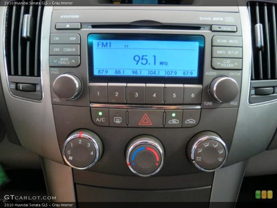 Gray Interior Controls for the 2010 Hyundai Sonata GLS #81389358