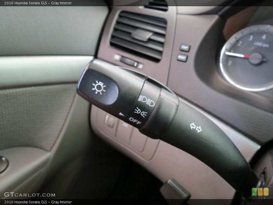 Gray Interior Controls for the 2010 Hyundai Sonata GLS #81389400