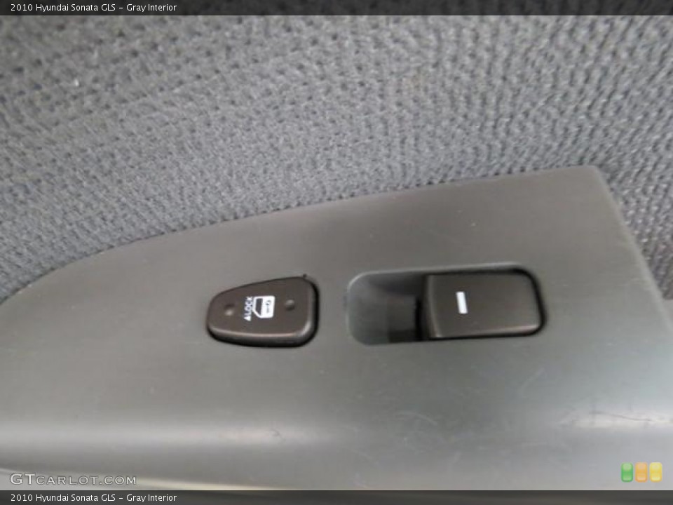 Gray Interior Controls for the 2010 Hyundai Sonata GLS #81389540