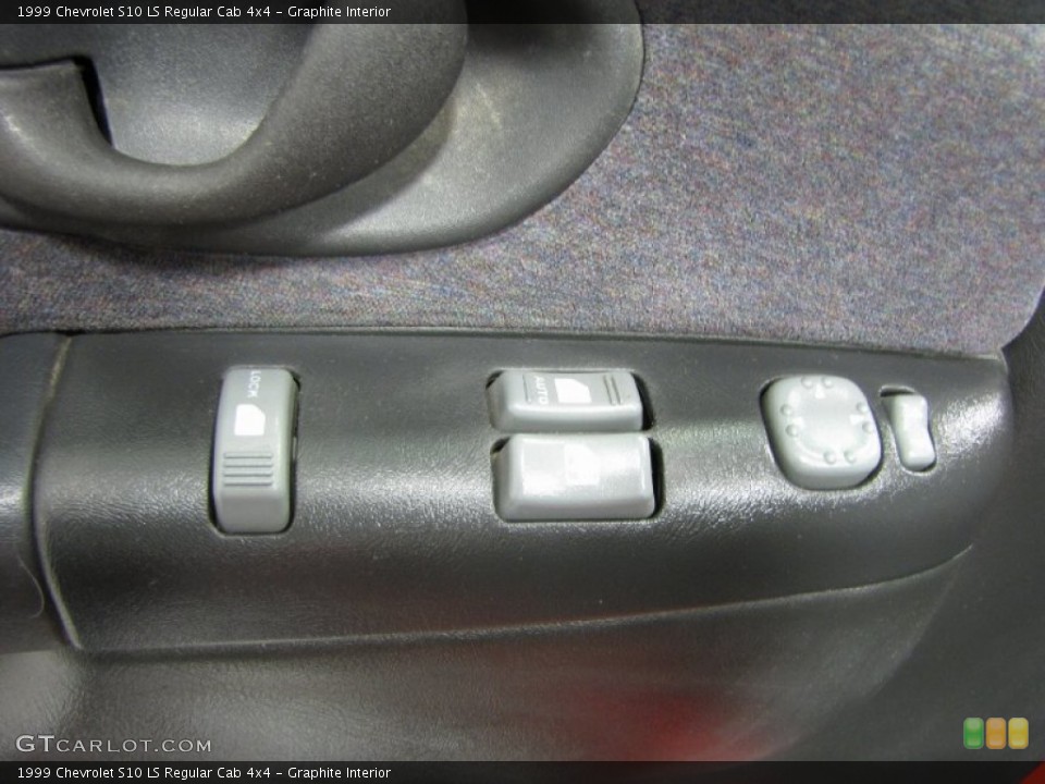 Graphite Interior Controls for the 1999 Chevrolet S10 LS Regular Cab 4x4 #81400317