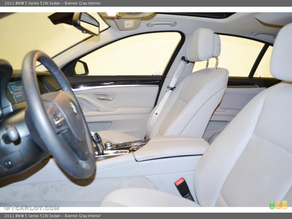 Everest Gray Interior Photo for the 2011 BMW 5 Series 528i Sedan #81400344