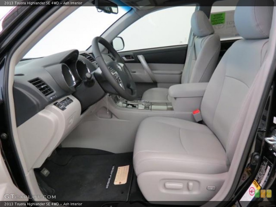 Ash Interior Photo for the 2013 Toyota Highlander SE 4WD #81434850