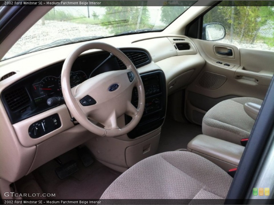 Medium Parchment Beige Interior Photo for the 2002 Ford Windstar SE #81517741