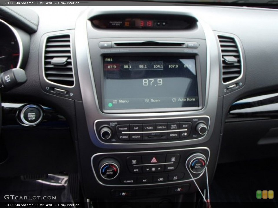 Gray Interior Controls for the 2014 Kia Sorento SX V6 AWD #81531812