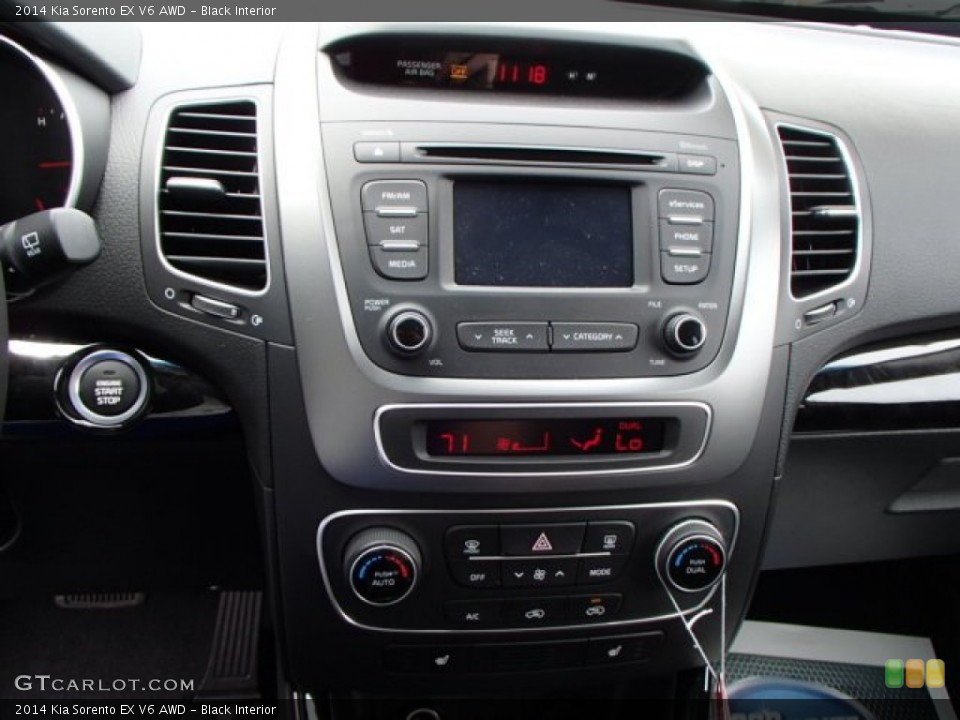 Black Interior Controls for the 2014 Kia Sorento EX V6 AWD #81532657