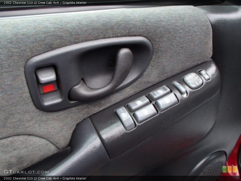 Graphite Interior Controls for the 2002 Chevrolet S10 LS Crew Cab 4x4 #81534303