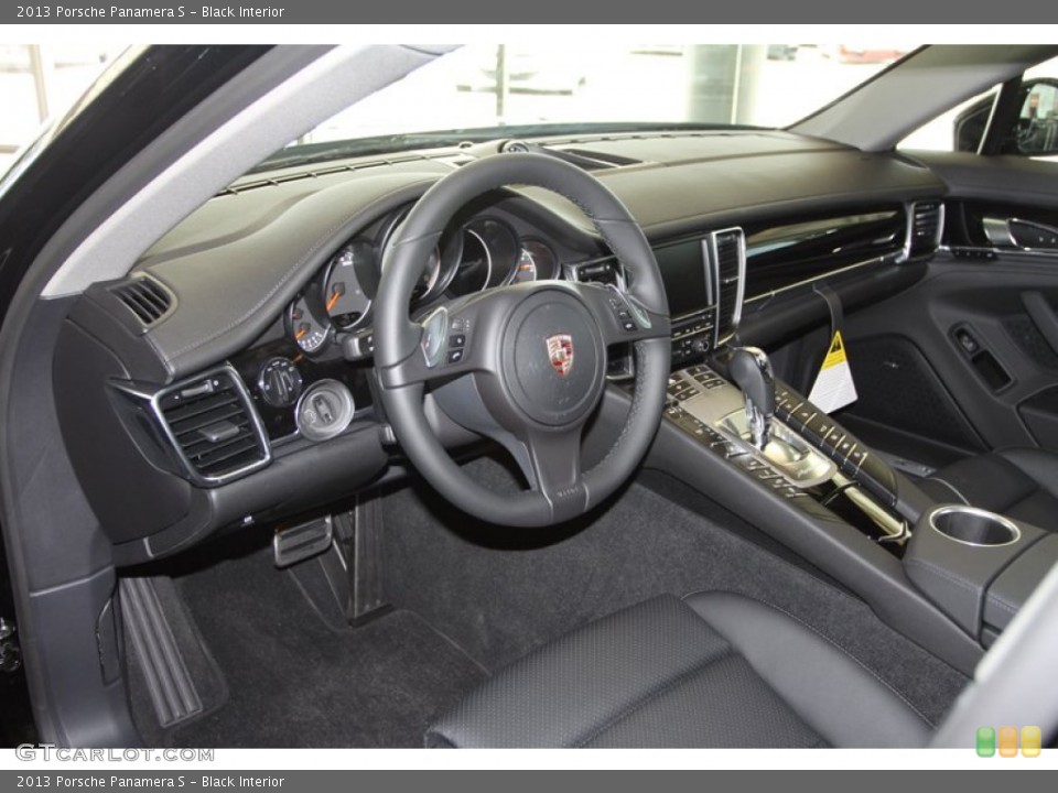 Black Interior Dashboard for the 2013 Porsche Panamera S #81554590