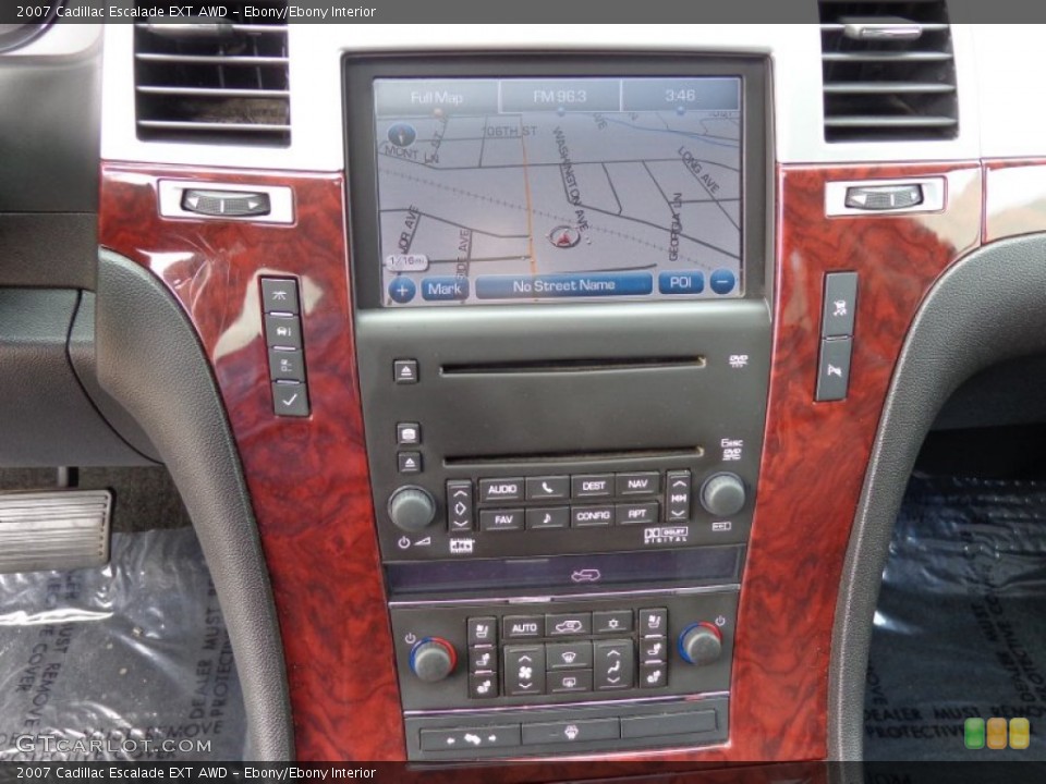Ebony/Ebony Interior Controls for the 2007 Cadillac Escalade EXT AWD #81555997