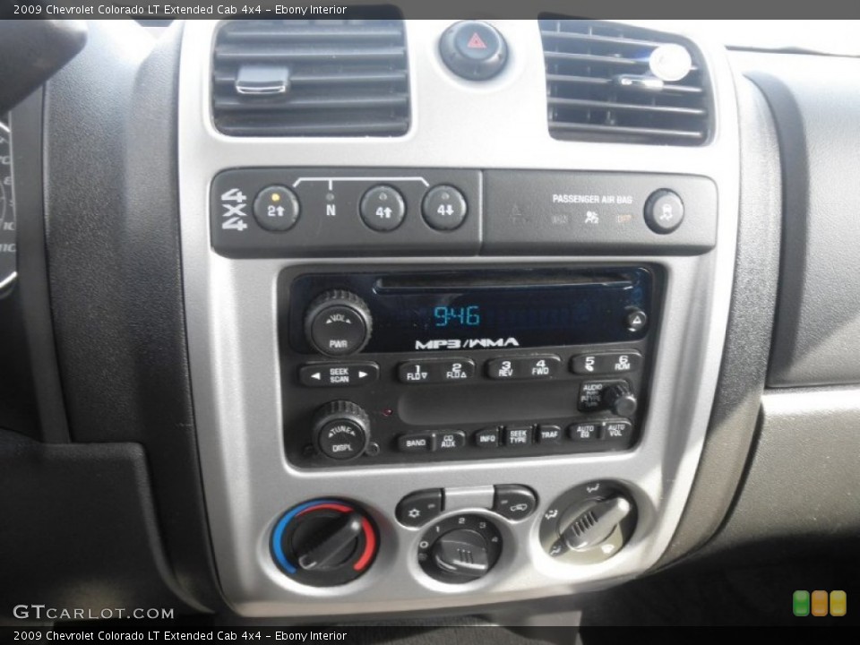 Ebony Interior Controls for the 2009 Chevrolet Colorado LT Extended Cab 4x4 #81564812