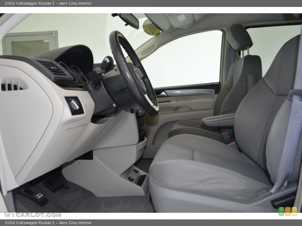 Aero Grey Interior Photo for the 2009 Volkswagen Routan S #81567327
