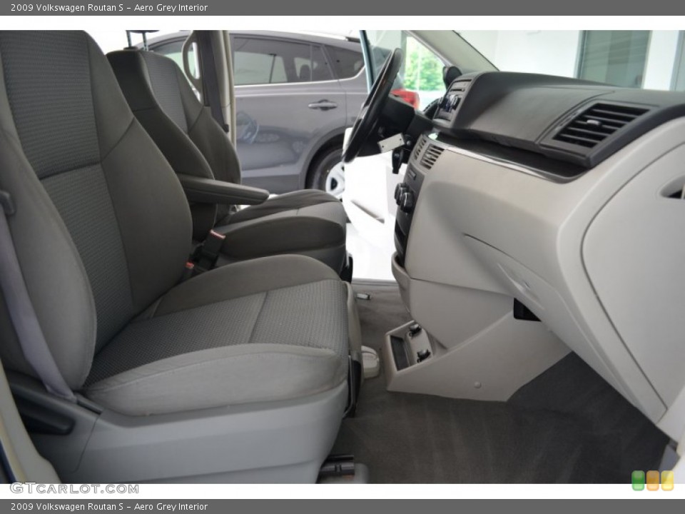 Aero Grey Interior Front Seat for the 2009 Volkswagen Routan S #81567417