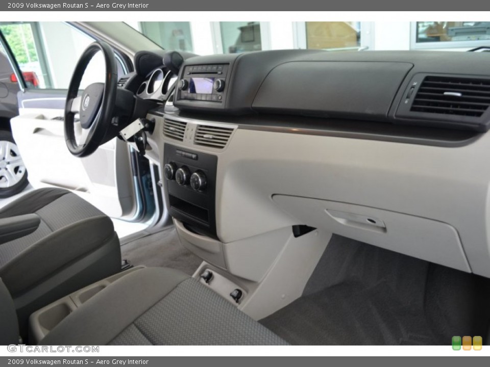 Aero Grey Interior Dashboard for the 2009 Volkswagen Routan S #81567435