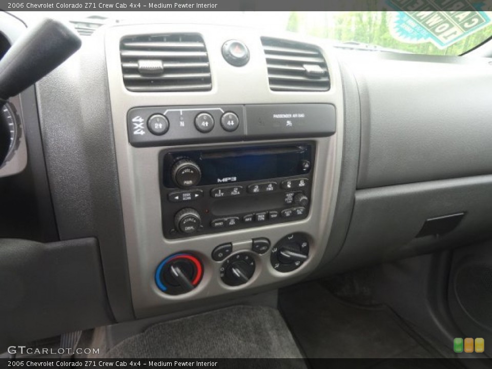 Medium Pewter Interior Controls for the 2006 Chevrolet Colorado Z71 Crew Cab 4x4 #81569433