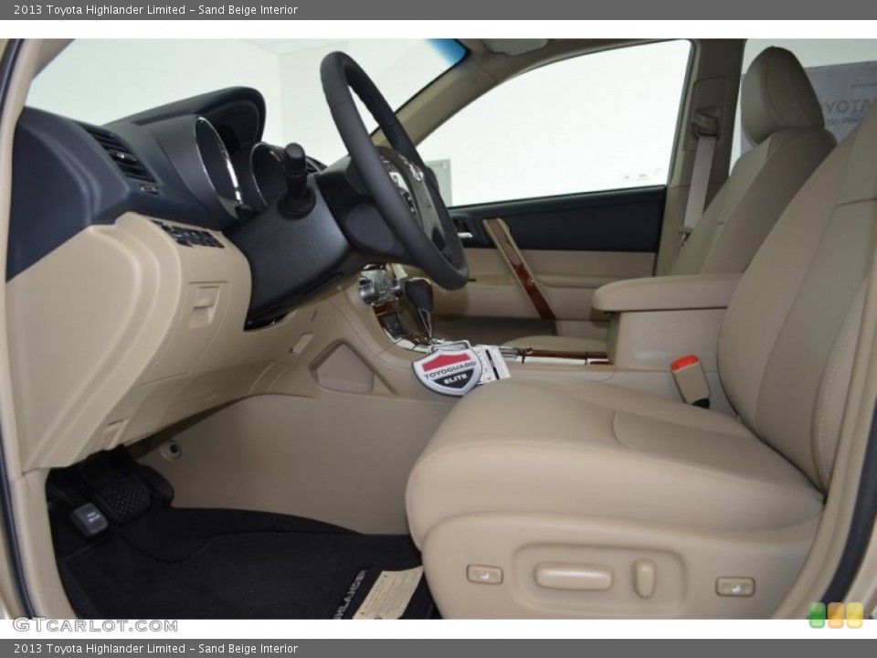 Sand Beige Interior Photo for the 2013 Toyota Highlander Limited #81570456