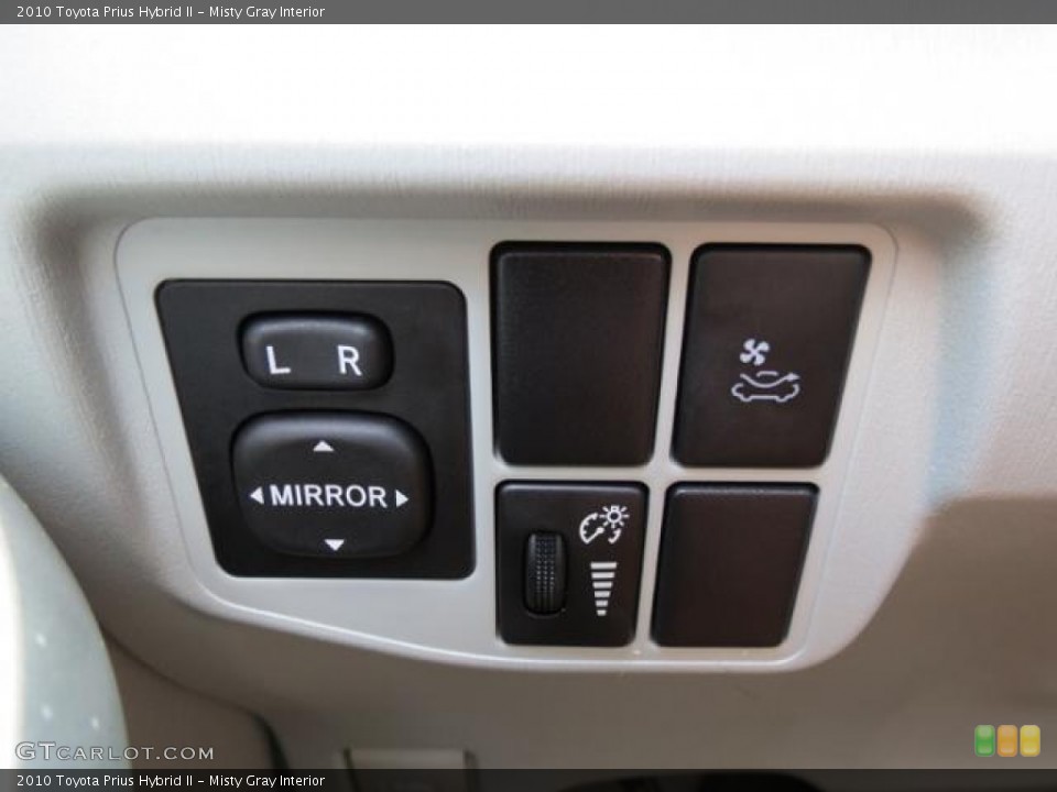 Misty Gray Interior Controls for the 2010 Toyota Prius Hybrid II #81629895