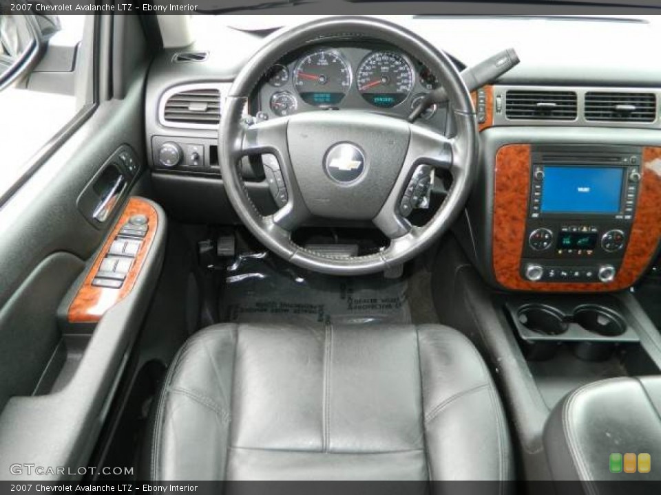 Ebony Interior Dashboard for the 2007 Chevrolet Avalanche LTZ #81680563