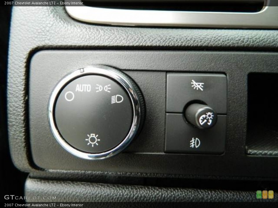 Ebony Interior Controls for the 2007 Chevrolet Avalanche LTZ #81680647