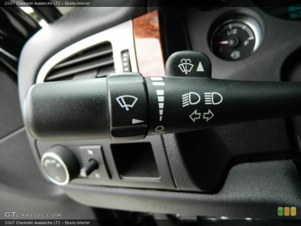 Ebony Interior Controls for the 2007 Chevrolet Avalanche LTZ #81680656