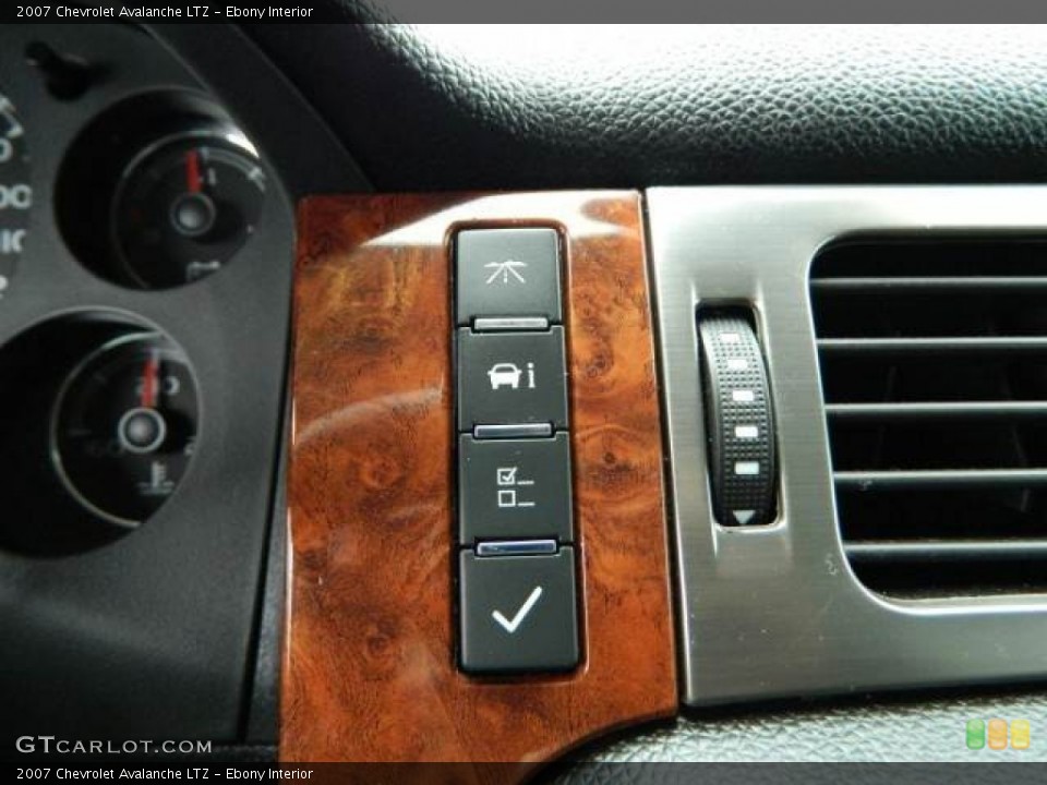 Ebony Interior Controls for the 2007 Chevrolet Avalanche LTZ #81680680