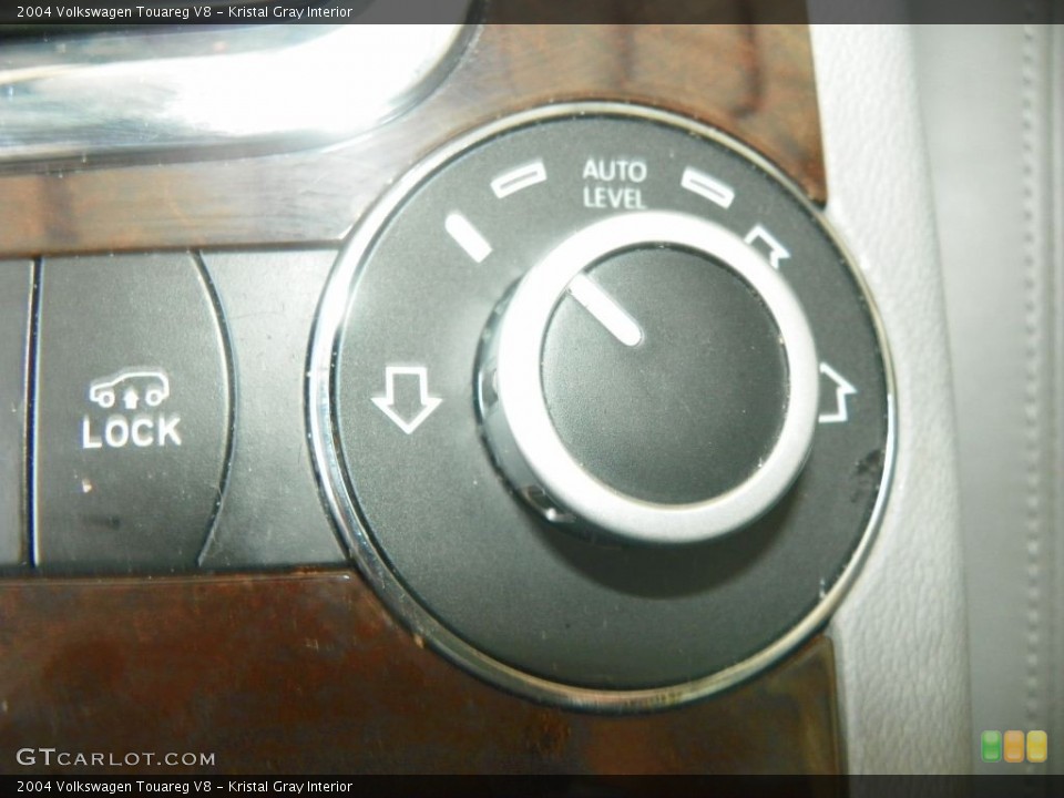 Kristal Gray Interior Controls for the 2004 Volkswagen Touareg V8 #81688899