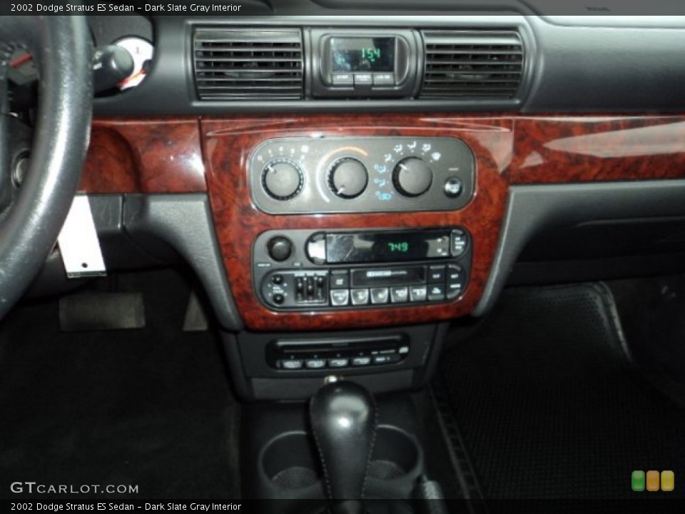 Dark Slate Gray Interior Controls for the 2002 Dodge Stratus ES Sedan #81706888