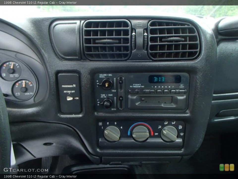 Gray Interior Controls for the 1998 Chevrolet S10 LS Regular Cab #81780736