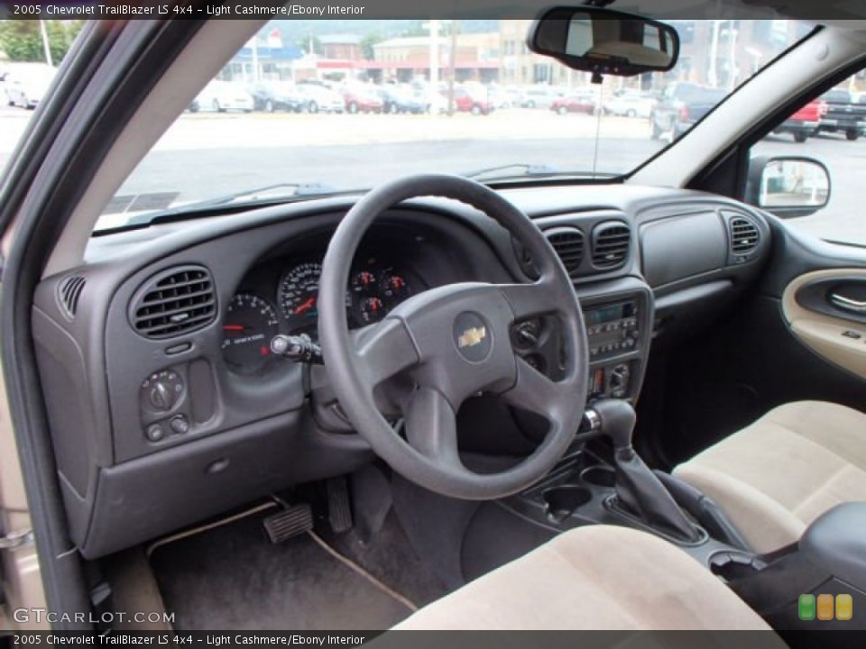 Light Cashmere/Ebony 2005 Chevrolet TrailBlazer Interiors