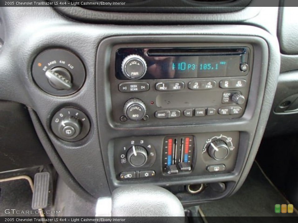 Light Cashmere/Ebony Interior Controls for the 2005 Chevrolet TrailBlazer LS 4x4 #81784818