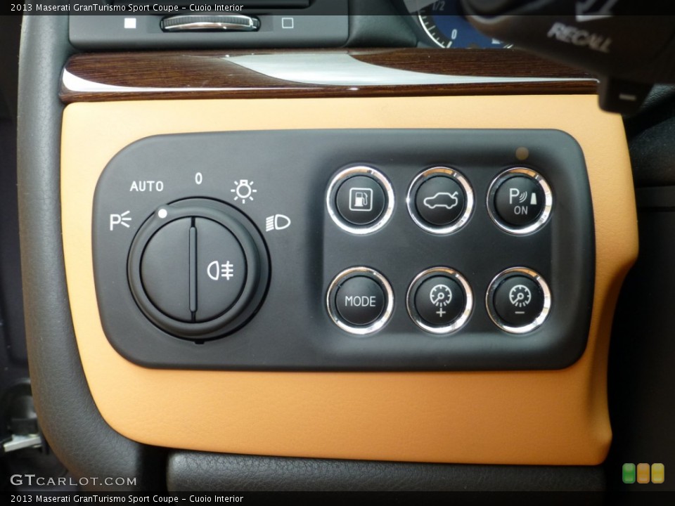 Cuoio Interior Controls for the 2013 Maserati GranTurismo Sport Coupe #81803121