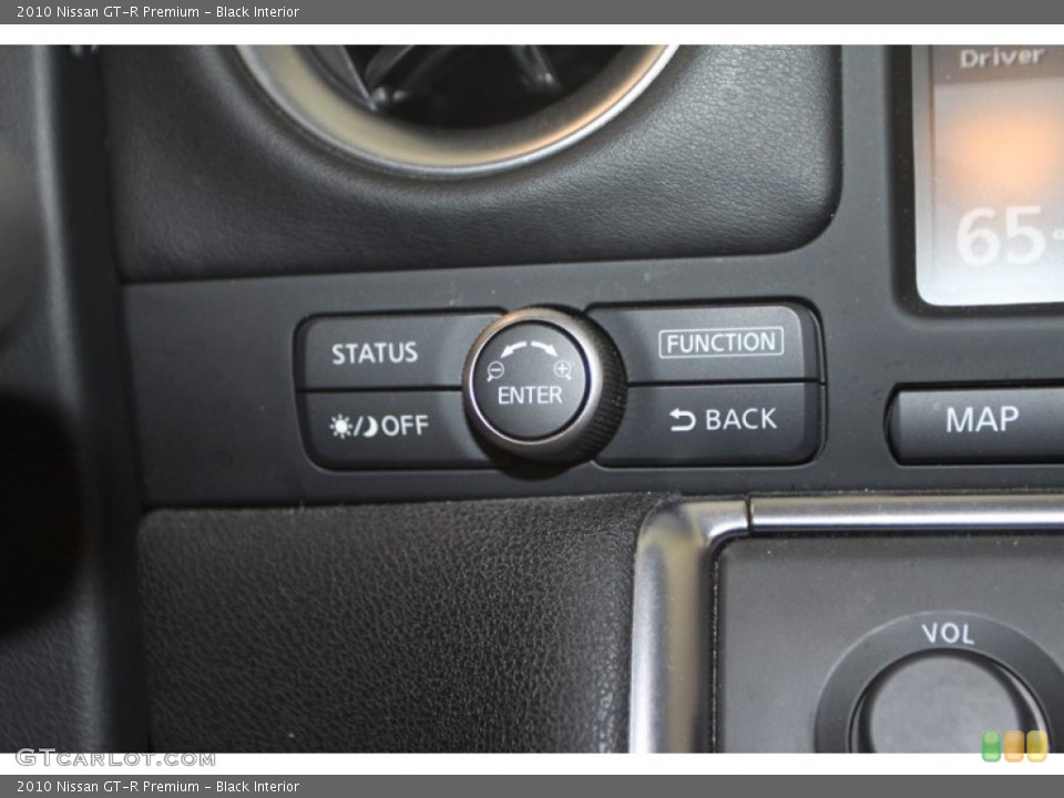 Black Interior Controls for the 2010 Nissan GT-R Premium #81923915