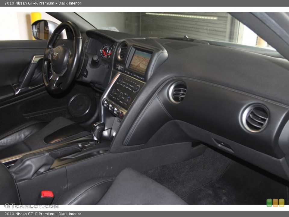 Black Interior Dashboard for the 2010 Nissan GT-R Premium #81924094