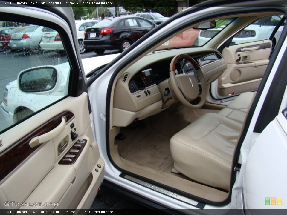 Light Camel Interior Photo for the 2011 Lincoln Town Car Signature Limited #81960739