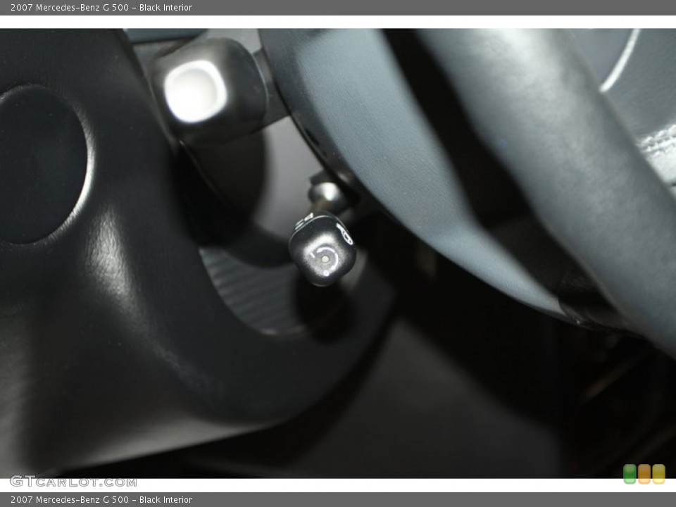 Black Interior Controls for the 2007 Mercedes-Benz G 500 #81978736