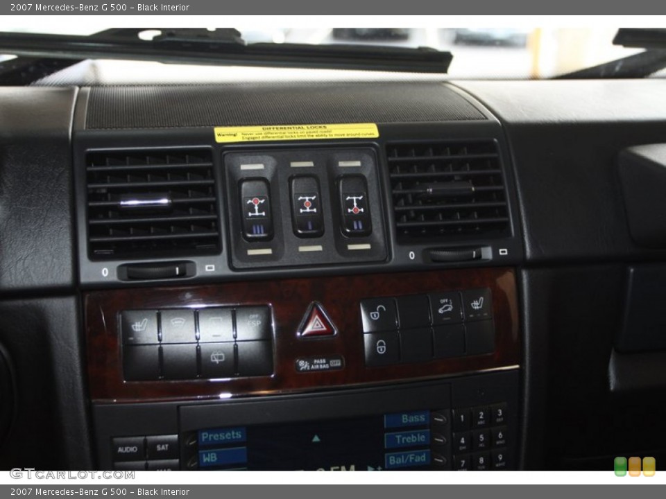 Black Interior Controls for the 2007 Mercedes-Benz G 500 #81978853