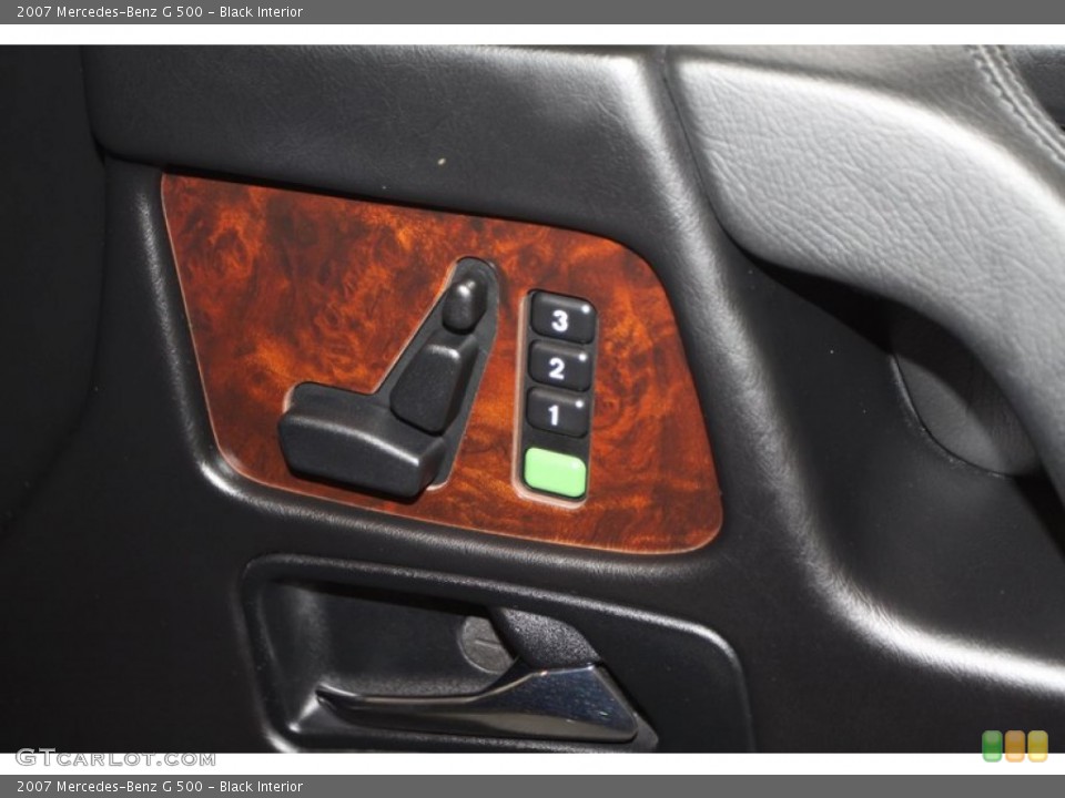 Black Interior Controls for the 2007 Mercedes-Benz G 500 #81979114
