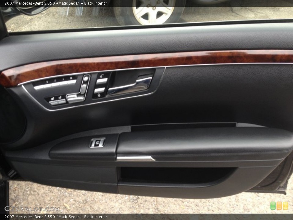 Black Interior Door Panel for the 2007 Mercedes-Benz S 550 4Matic Sedan #82007336