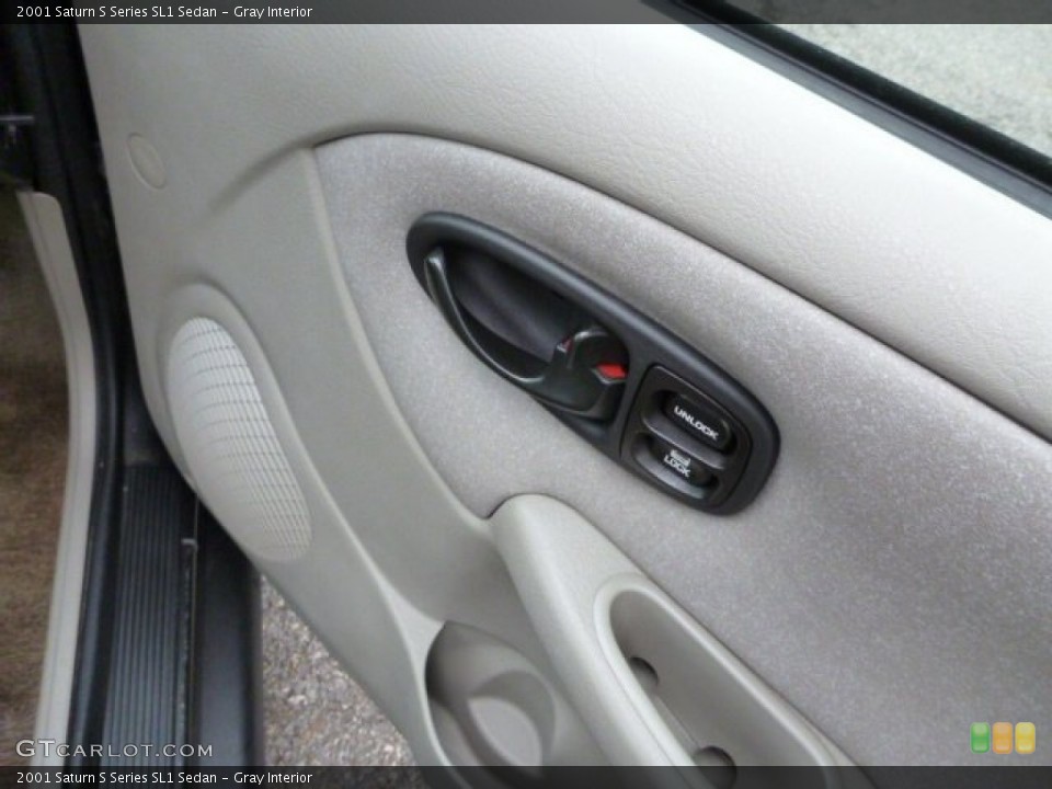 Gray Interior Controls for the 2001 Saturn S Series SL1 Sedan #82010381