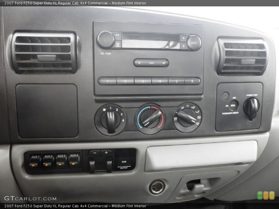 Medium Flint Interior Controls for the 2007 Ford F250 Super Duty XL Regular Cab 4x4 Commercial #82030038
