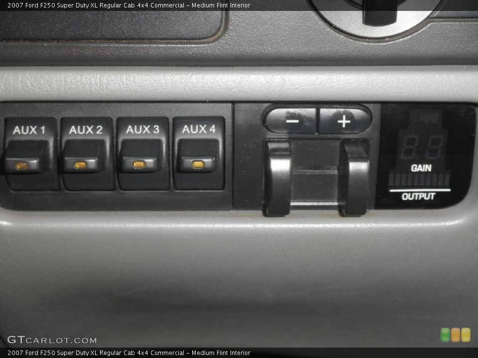 Medium Flint Interior Controls for the 2007 Ford F250 Super Duty XL Regular Cab 4x4 Commercial #82030118