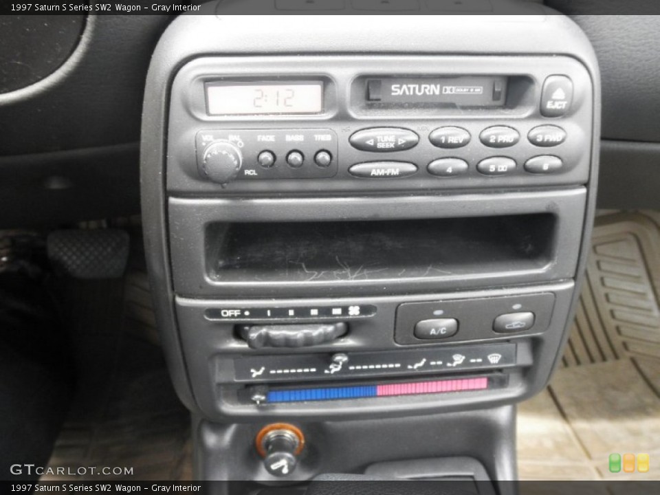 Gray Interior Controls for the 1997 Saturn S Series SW2 Wagon #82065047