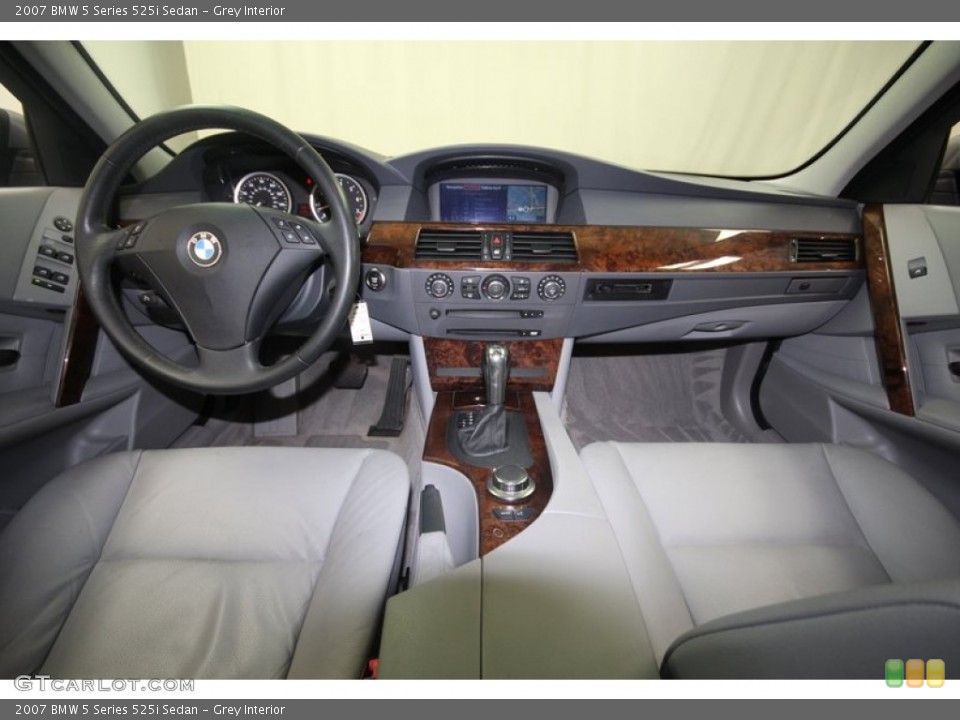 Grey Interior Dashboard for the 2007 BMW 5 Series 525i Sedan #82094309