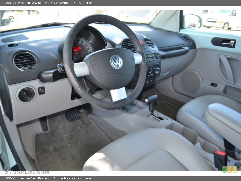Grey Interior Photo for the 2006 Volkswagen New Beetle 2.5 Convertible #82104583