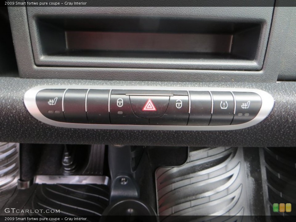 Gray Interior Controls for the 2009 Smart fortwo pure coupe #82109084