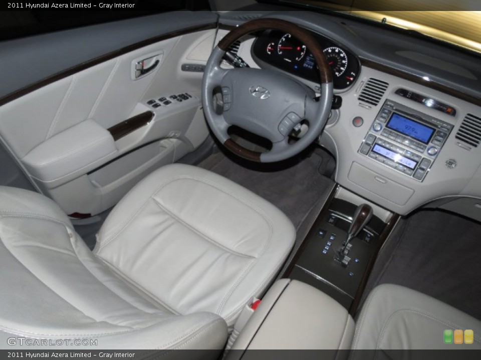 Gray Interior Photo for the 2011 Hyundai Azera Limited #82118526
