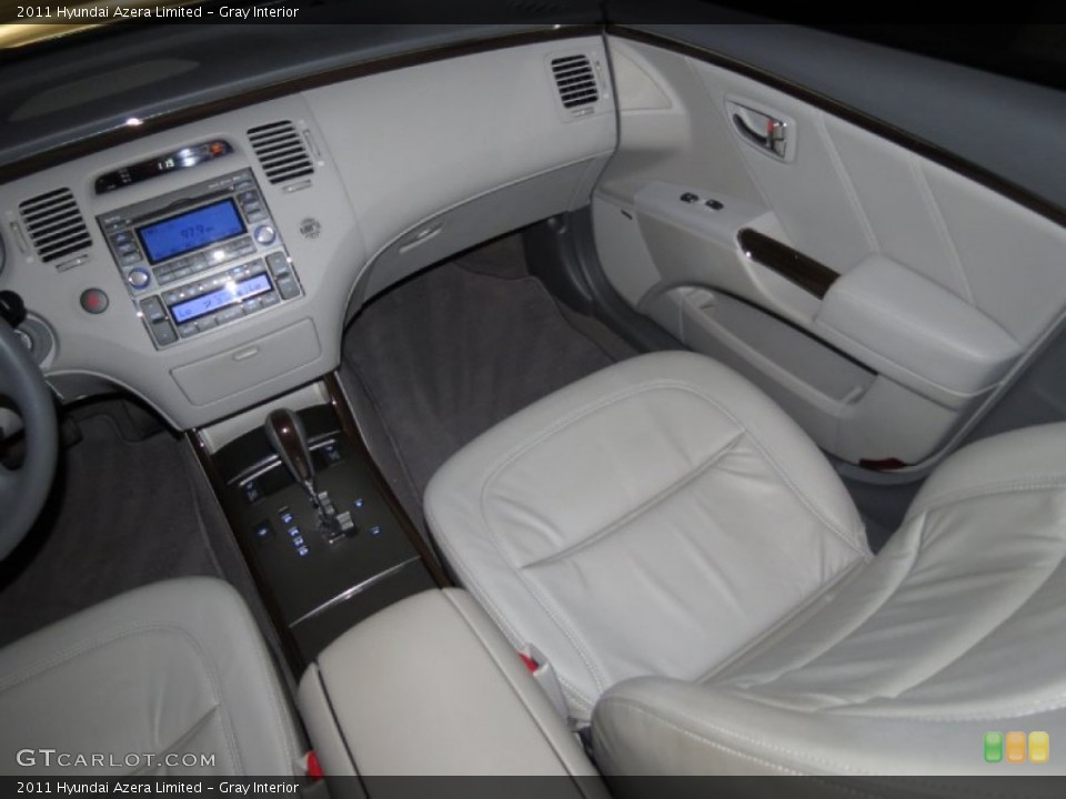 Gray Interior Photo for the 2011 Hyundai Azera Limited #82118548