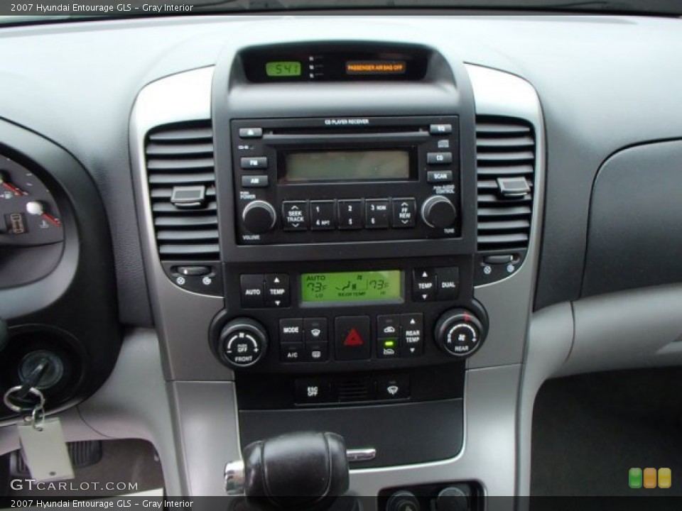 Gray Interior Controls for the 2007 Hyundai Entourage GLS #82125544