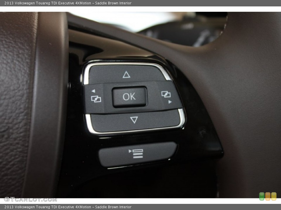 Saddle Brown Interior Controls for the 2013 Volkswagen Touareg TDI Executive 4XMotion #82219701