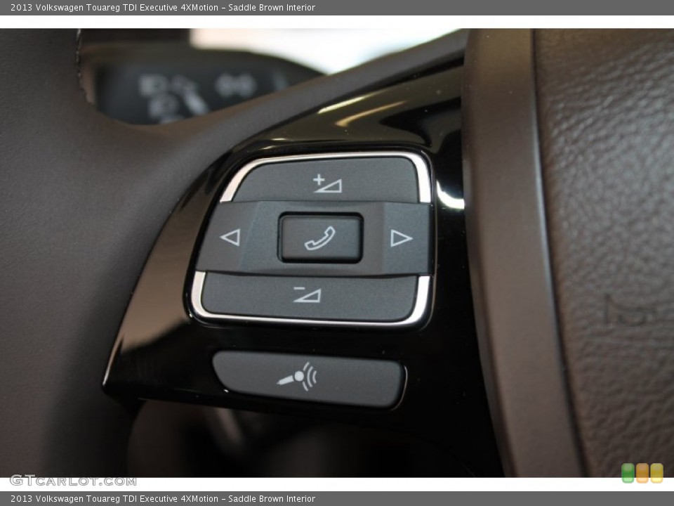 Saddle Brown Interior Controls for the 2013 Volkswagen Touareg TDI Executive 4XMotion #82219725