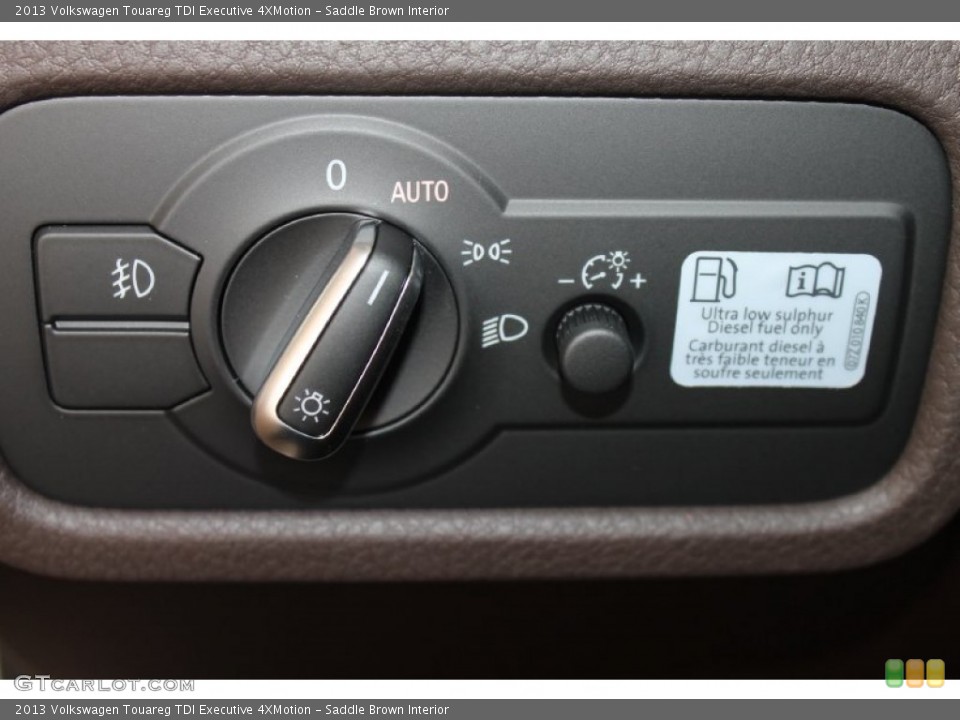 Saddle Brown Interior Controls for the 2013 Volkswagen Touareg TDI Executive 4XMotion #82219772